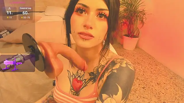 Snapshot of Miaaa_Hunt chatting on 06/01/26, 05:18 Miaaa Hunt online show from 06/01/26, 05:18