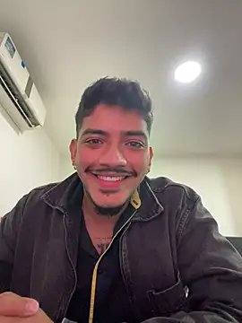 Snapshot of SalvadorVega chatting on 07/06/26, 05:37 SalvadorVega online show from 07/06/26, 05:37