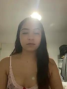 Snapshot of naomiiii55 chatting on 06/19/26, 01:44 naomiiii55 online show from 06/19/26, 01:44