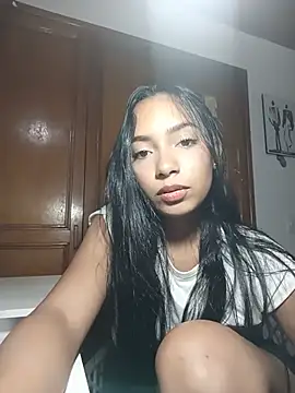 xcleila online show from 06/05/26, 03:11