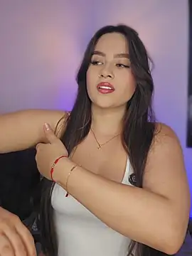 SarahRiveros online show from 06/04/26, 05:50