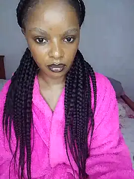 Snapshot of creamiequeen chatting on 06/12/26, 12:36 creamiequeen online show from 06/12/26, 12:36