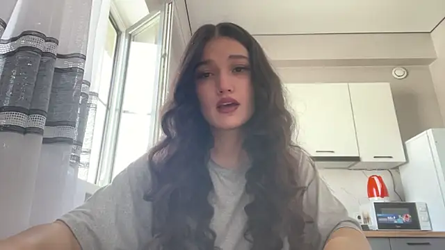 LisetteParajon online show from 07/04/26, 05:14