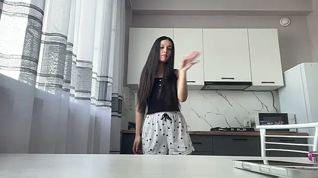 LisetteParajon online show from 06/16/26, 05:07