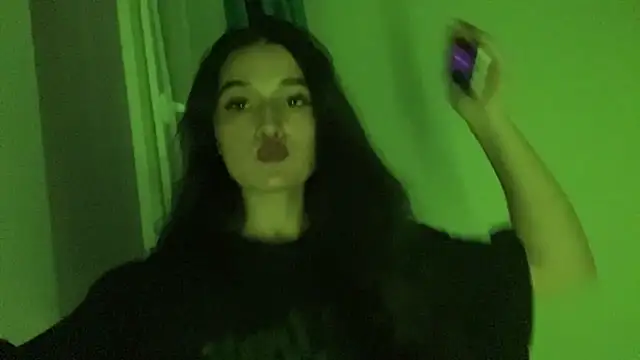 LisetteParajon online show from 06/04/26, 04:00