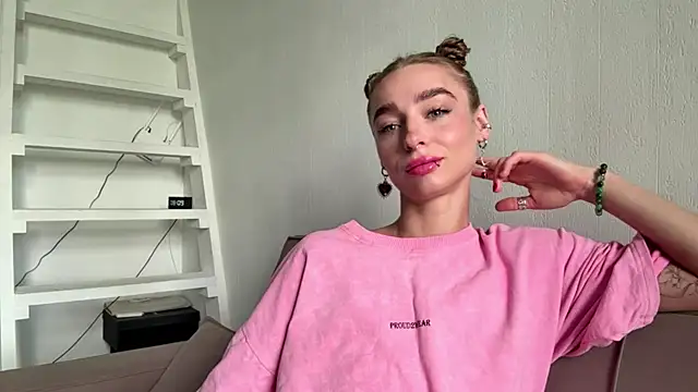 Snapshot of amilia-sexygirl chatting on 06/21/26, 01:11 amilia-sexygirl online show from 06/21/26, 01:11