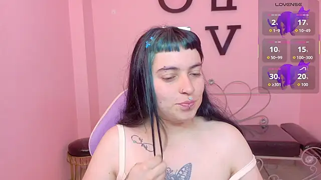 Snapshot of _sofia_smth_xx chatting on 06/27/26, 01:06 sofia smth xx online show from 06/27/26, 01:06