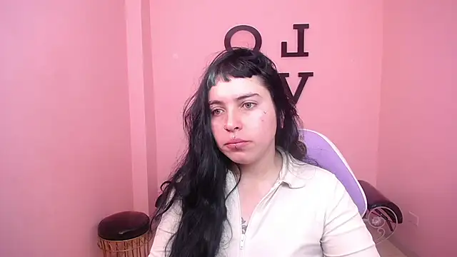 Snapshot of _sofia_smth_xx chatting on 07/06/26, 01:07 sofia smth xx online show from 07/06/26, 01:07