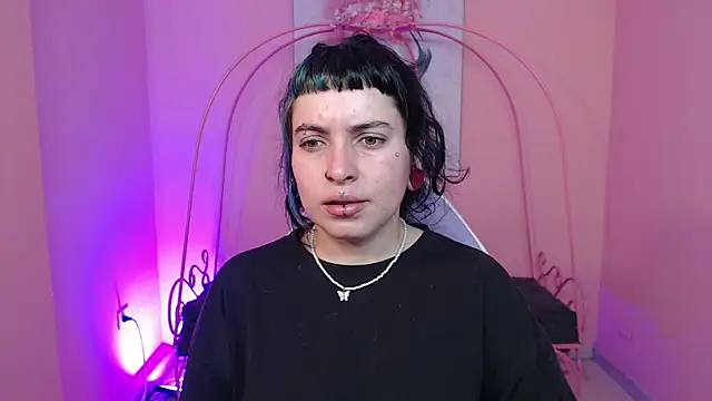 Snapshot of _sofia_smth_xx chatting on 07/02/26, 01:28 sofia smth xx online show from 07/02/26, 01:28