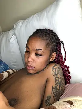 Snapshot of Nicole-Liam- chatting on 07/16/26, 09:45 Nicole-Liam- online show from 07/16/26, 09:45
