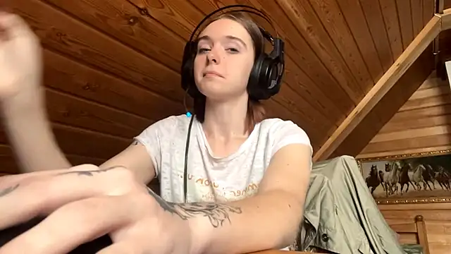 Snapshot of MariaLake chatting on 07/13/26, 04:12 MariaLake online show from 07/13/26, 04:12