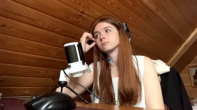 Snapshot of MariaLake chatting on 06/17/26, 04:23 MariaLake online show from 06/17/26, 04:23