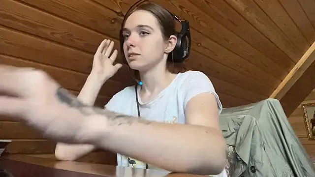 Snapshot of MariaLake chatting on 07/14/26, 04:06 MariaLake online show from 07/14/26, 04:06