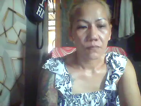 Snapshot of pinayheartaker chatting on 07/10/26, 12:43 pinayheartaker online show from 07/10/26, 12:43