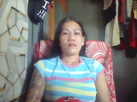 Snapshot of pinayheartaker chatting on 06/11/26, 12:32 pinayheartaker online show from 06/11/26, 12:32