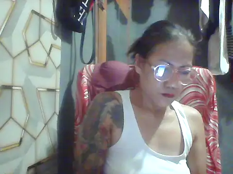 Snapshot of pinayheartaker chatting on 06/15/26, 12:38 pinayheartaker online show from 06/15/26, 12:38