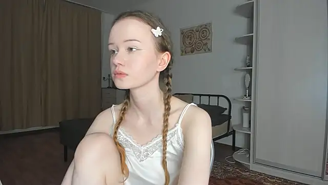 Snapshot of babymolly2 chatting on 06/30/26, 08:20 babymolly2 online show from 06/30/26, 08:20