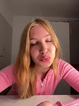 Snapshot of MilaaXOO chatting on 06/10/26, 07:26 MilaaXOO online show from 06/10/26, 07:26