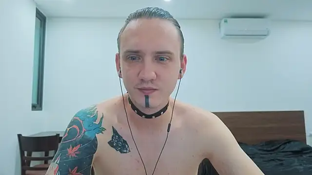 Silent Stitch online show from 07/12/26, 04:02