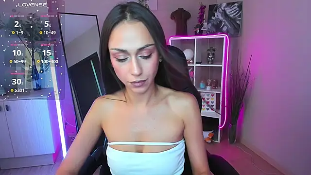 Petite Moly online show from 06/23/26, 08:34
