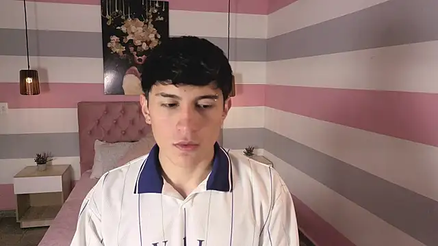 Snapshot of ryan_valentino chatting on 07/01/26, 02:06 ryan valentino online show from 07/01/26, 02:06