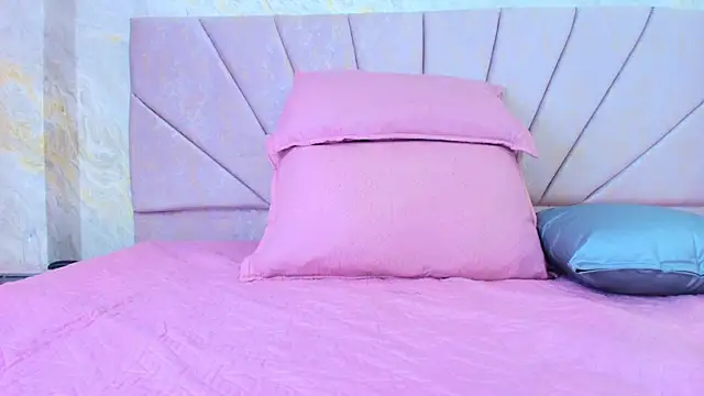 ariana florez  online show from 06/06/26, 07:30