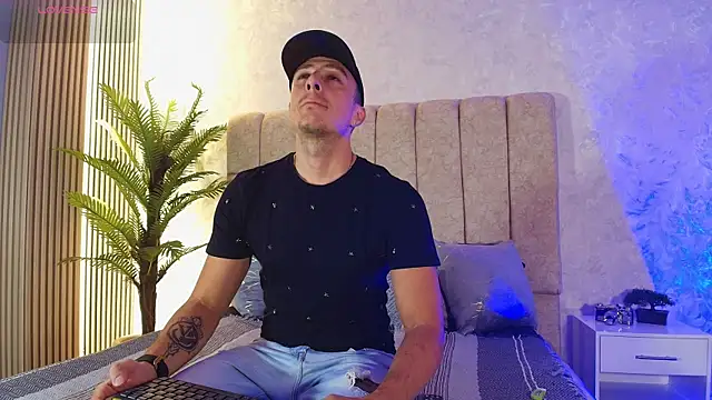 May Lyonheart online show from 06/24/26, 12:09