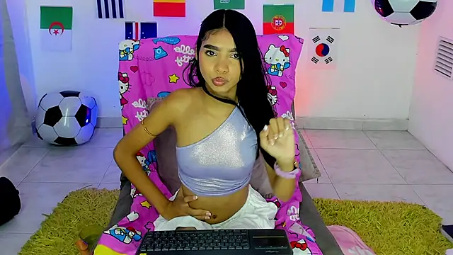Snapshot of lulu_petite chatting on 07/11/26, 06:30 lulu petite online show from 07/11/26, 06:30