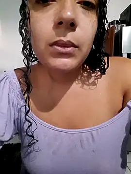 Snapshot of bruninhasurfi chatting on 06/10/26, 02:51 bruninhasurfi online show from 06/10/26, 02:51