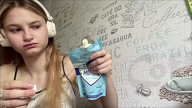 Snapshot of HeIen_cute chatting on 07/08/26, 05:52 HeIen cute online show from 07/08/26, 05:52