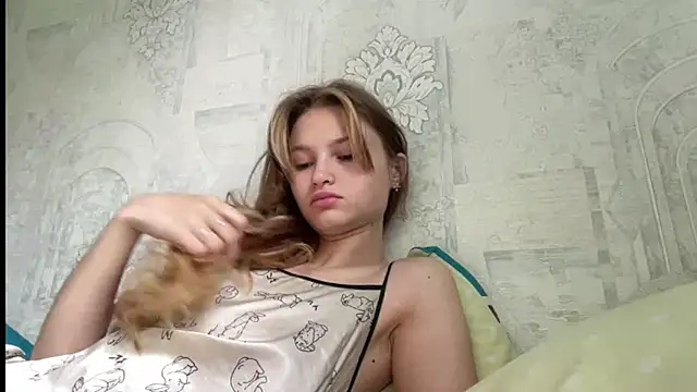 Snapshot of HeIen_cute chatting on 06/25/26, 04:10 HeIen cute online show from 06/25/26, 04:10