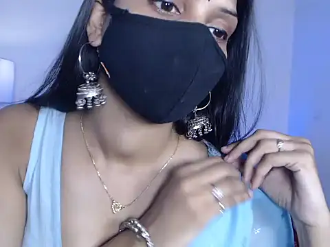 Snapshot of Sensual-bella chatting on 06/18/26, 05:07 Sensual-bella online show from 06/18/26, 05:07