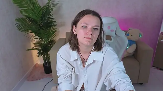 kira hatti online show from 06/27/26, 12:33