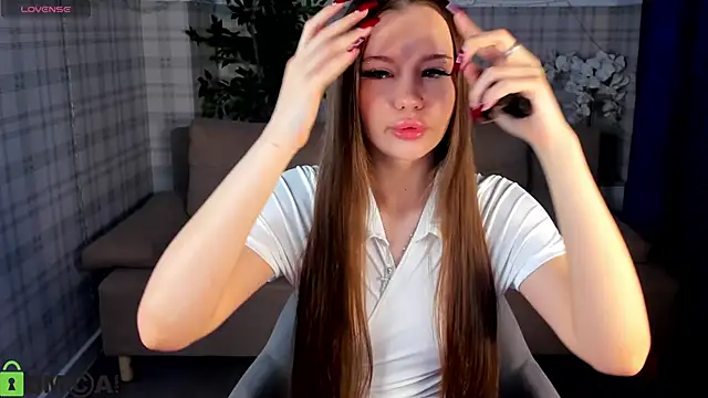Snapshot of Ella_Butler chatting on 06/04/26, 11:04 Ella Butler online show from 06/04/26, 11:04