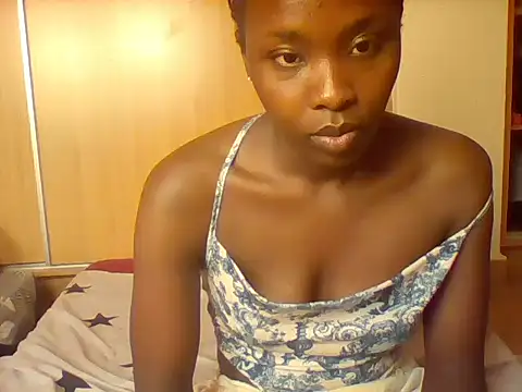 Snapshot of sweetmella_ chatting on 05/30/26, 09:26 sweetmella online show from 05/30/26, 09:26