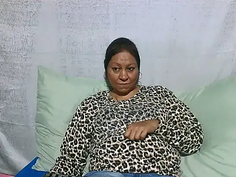 Snapshot of IndianSexyMilf69 chatting on 06/13/26, 05:27 IndianSexyMilf69 online show from 06/13/26, 05:27