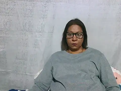 Snapshot of IndianSexyMilf69 chatting on 06/04/26, 05:01 IndianSexyMilf69 online show from 06/04/26, 05:01