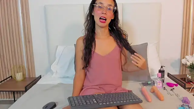 isabellaaasmith online show from 07/13/26, 03:17