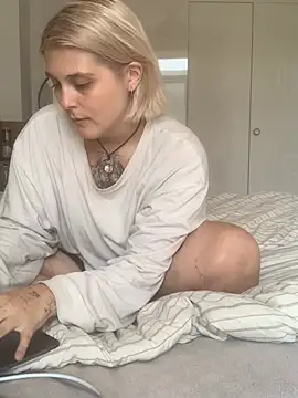 Ella Bloom online show from 06/19/26, 10:10