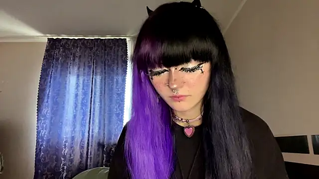 Snapshot of HolyCute chatting on 06/12/26, 03:10 HolyCute online show from 06/12/26, 03:10