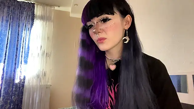 Snapshot of HolyCute chatting on 06/21/26, 02:12 HolyCute online show from 06/21/26, 02:12