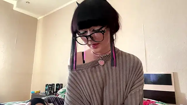 Snapshot of HolyCute chatting on 06/04/26, 02:33 HolyCute online show from 06/04/26, 02:33
