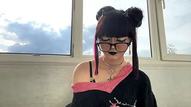 Snapshot of HolyCute chatting on 06/06/26, 02:22 HolyCute online show from 06/06/26, 02:22