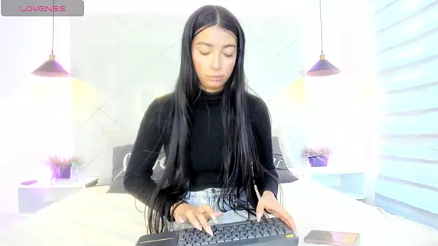 Snapshot of SARAH_COLLENS_ chatting on 07/15/26, 11:39 SARAH COLLENS online show from 07/15/26, 11:39