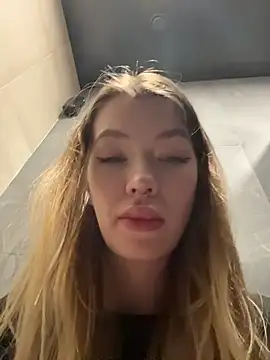 Dreamy Mia online show from 06/04/26, 05:17