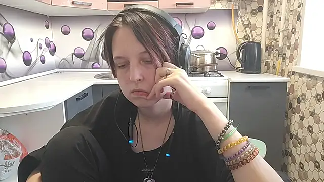 Snapshot of Saranade chatting on 06/27/26, 05:08 Saranade online show from 06/27/26, 05:08