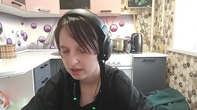 Snapshot of Saranade chatting on 06/29/26, 04:50 Saranade online show from 06/29/26, 04:50