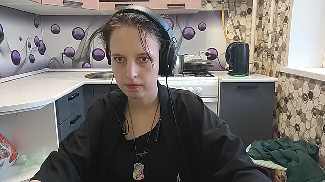 Snapshot of Saranade chatting on 06/28/26, 04:57 Saranade online show from 06/28/26, 04:57