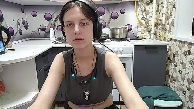 Snapshot of Saranade chatting on 07/04/26, 05:06 Saranade online show from 07/04/26, 05:06