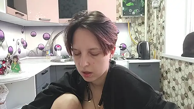 Snapshot of Saranade chatting on 06/14/26, 05:03 Saranade online show from 06/14/26, 05:03
